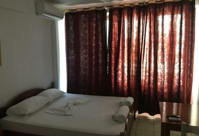 اتاق استاندارد با بالکن, Tatzati 2
