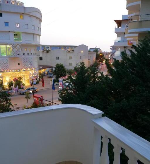اتاق استاندارد با بالکن, Rixhi