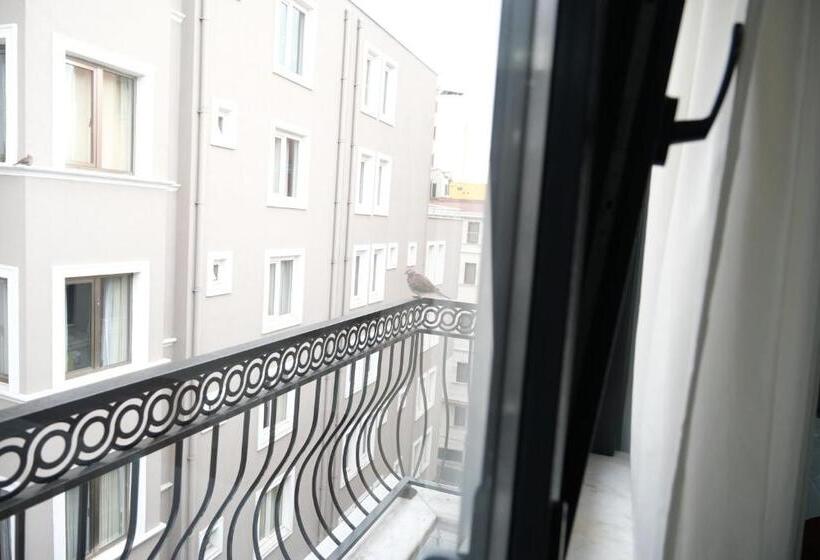 اتاق استاندارد با بالکن, Yellow Mansion