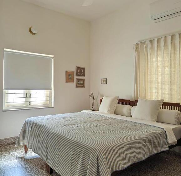 اتاق استاندارد با تخت بزرگ, Fouzdar House By Luxunlock Private Villas