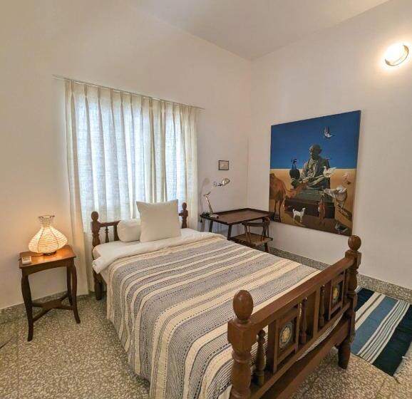 اتاق استاندارد یک نفره, Fouzdar House By Luxunlock Private Villas