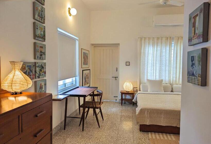 اتاق لوکس با تخت بزرگ, Fouzdar House By Luxunlock Private Villas