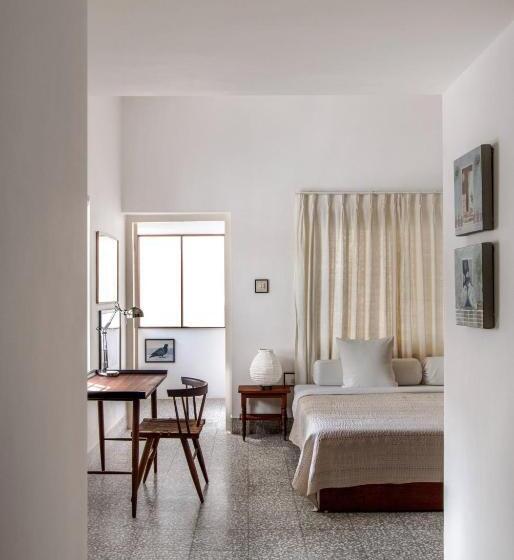 اتاق لوکس با تخت بزرگ, Fouzdar House By Luxunlock Private Villas