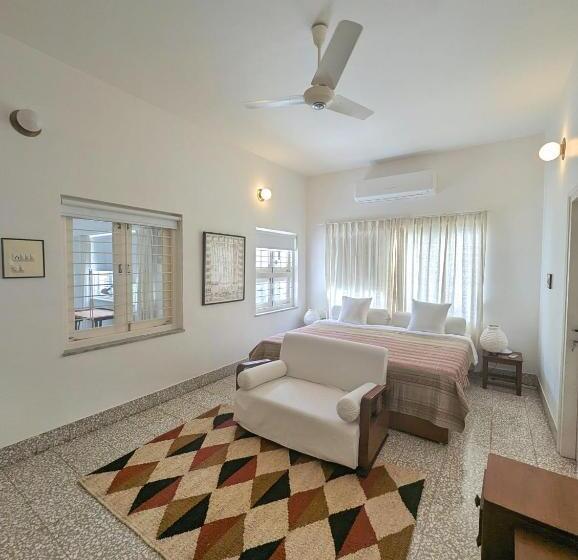 اتاق سوپریور با تخت بزرگ, Fouzdar House By Luxunlock Private Villas