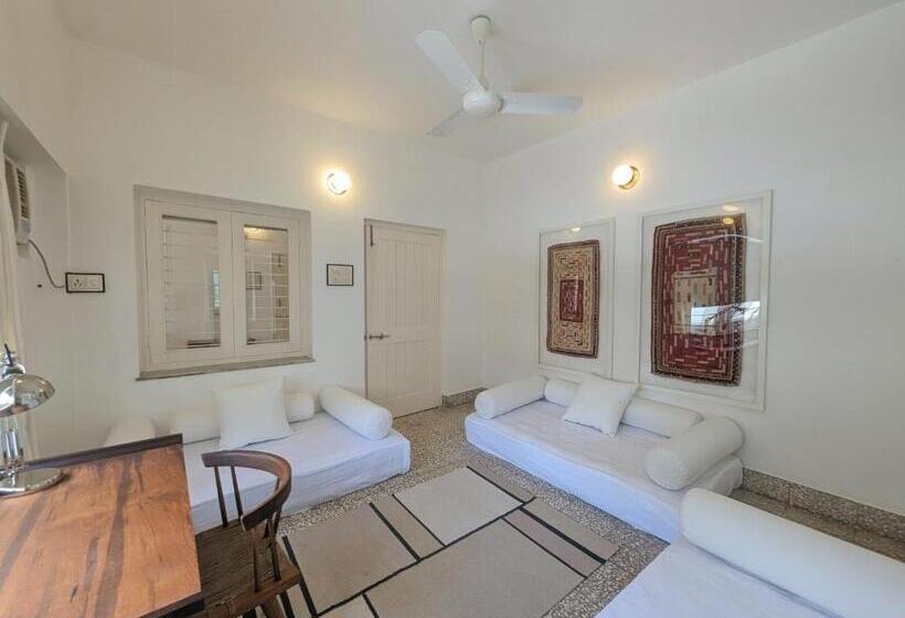 اتاق سوپریور با تخت بزرگ, Fouzdar House By Luxunlock Private Villas