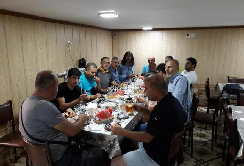 חדר קלאסי לארבעה, Hello Hostel