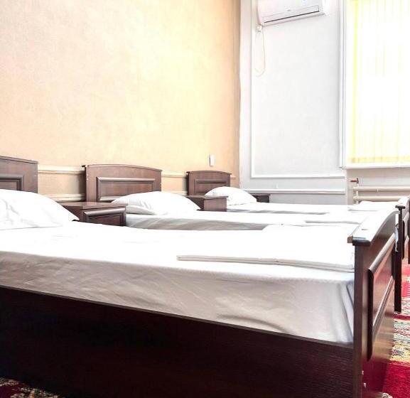 חדר קלאסי לארבעה, Hello Hostel