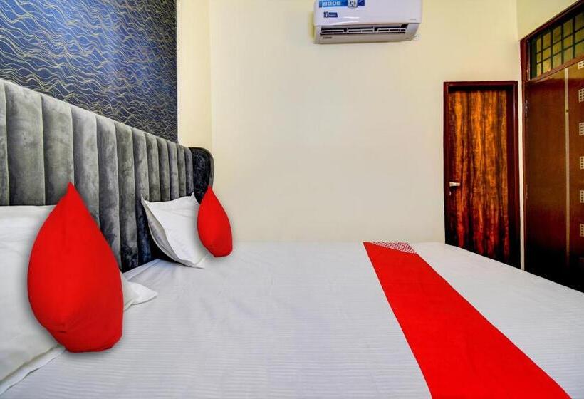 Трехместный Номер Классика, Oyo Flagship Hotel White Hut