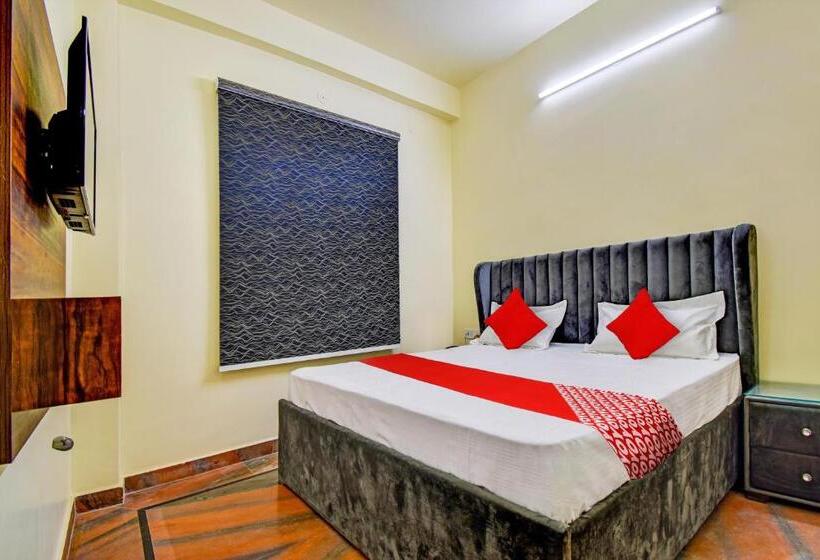 Трехместный Номер Классика, Oyo Flagship Hotel White Hut