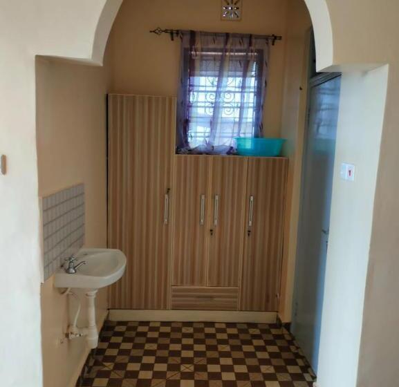 اتاق استاندارد یک نفره, Voi Highway Bnb