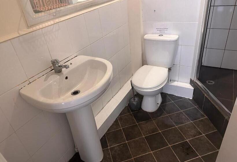 חדר סטנדרט חדר אמבטיה משותף, Moor Park Apartments