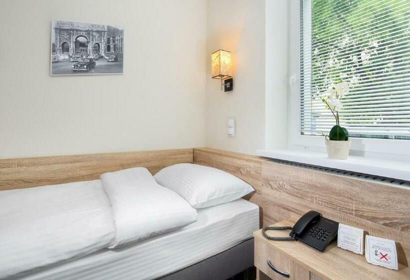 Quarto Estandar Individual, Automobil