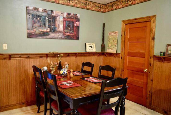 Номер Economy, Eugene Lodge And International Hostel