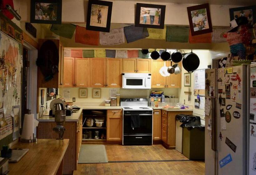 Номер Economy, Eugene Lodge And International Hostel