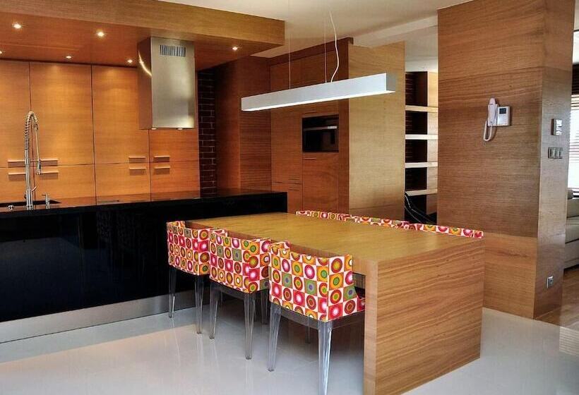 1 Bedroom Penthouse Apartment, Sleepwalker Boutique Suites