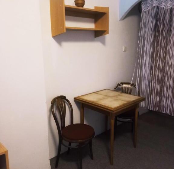 Habitación Triple Estándar con Vistas, Hostinec U Kačaby