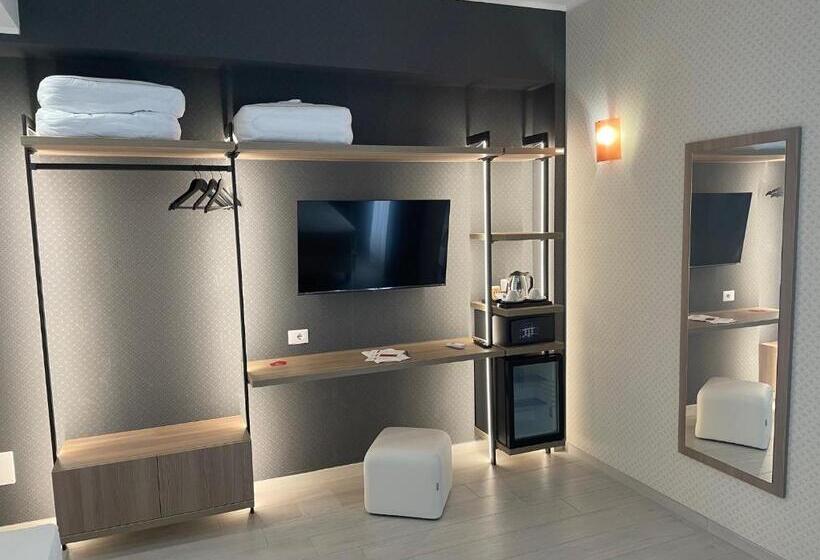 اتاق لوکس سه تخته, Castrichella Boutique Hotel Rome Airport