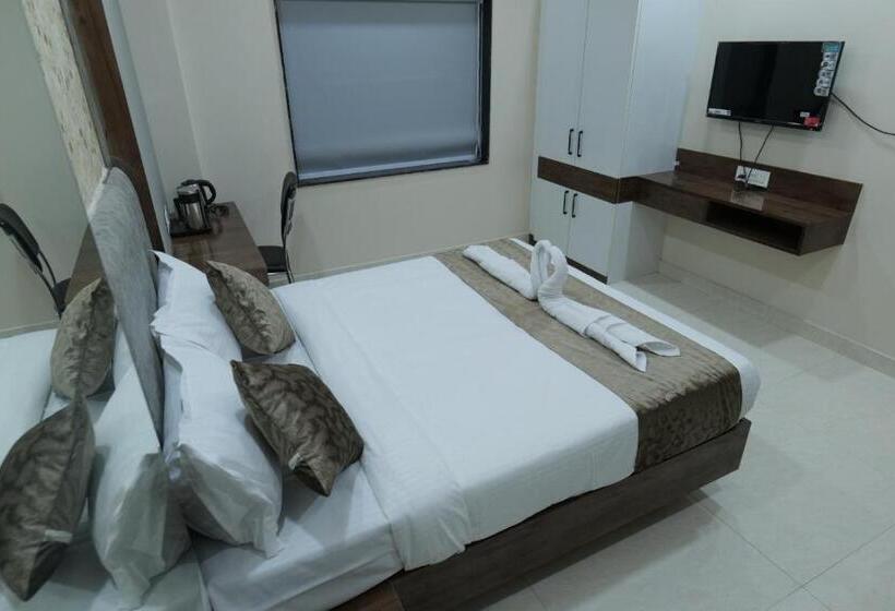 Quarto Deluxe, Adhiraj Inn
