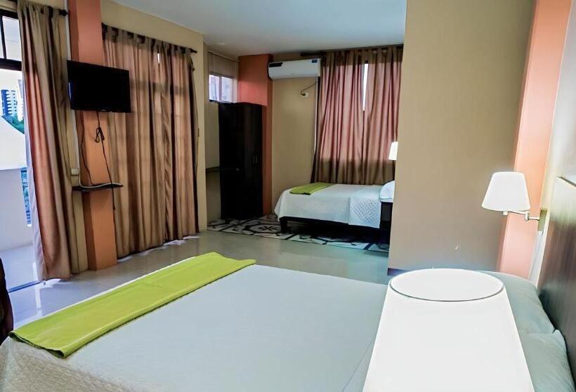 발코니가 있는 4인용 스탠다드 룸, Manta Beach Madrigal