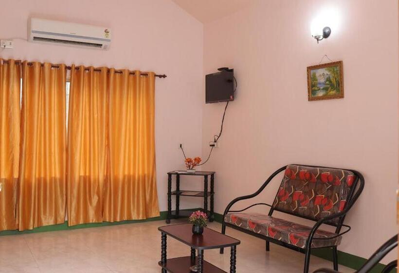 Полулюкс, Kuttralam Resorts