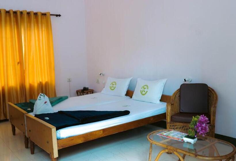 디럭스 룸, Kuttralam Resorts