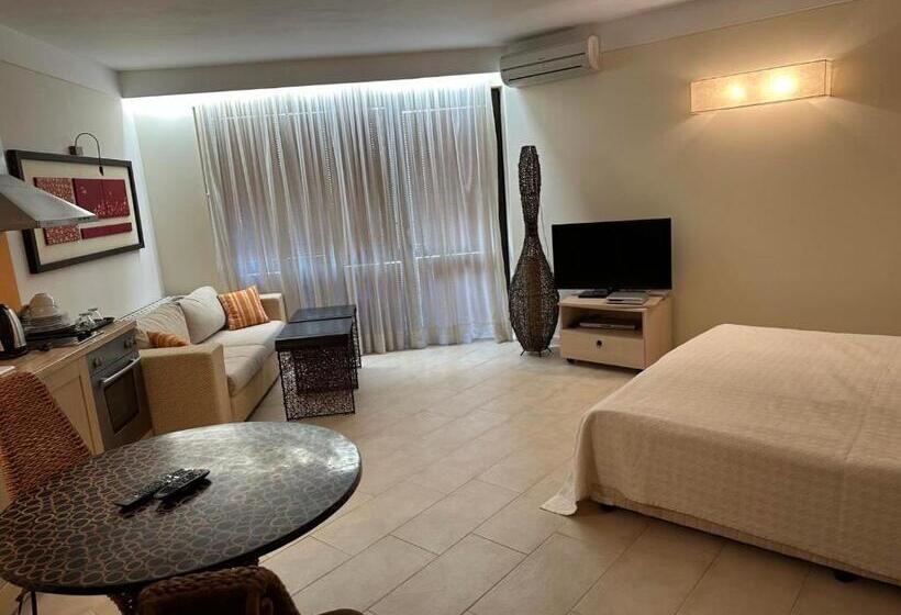 Студио Стандарт с Балконом, Oazis Vip Club