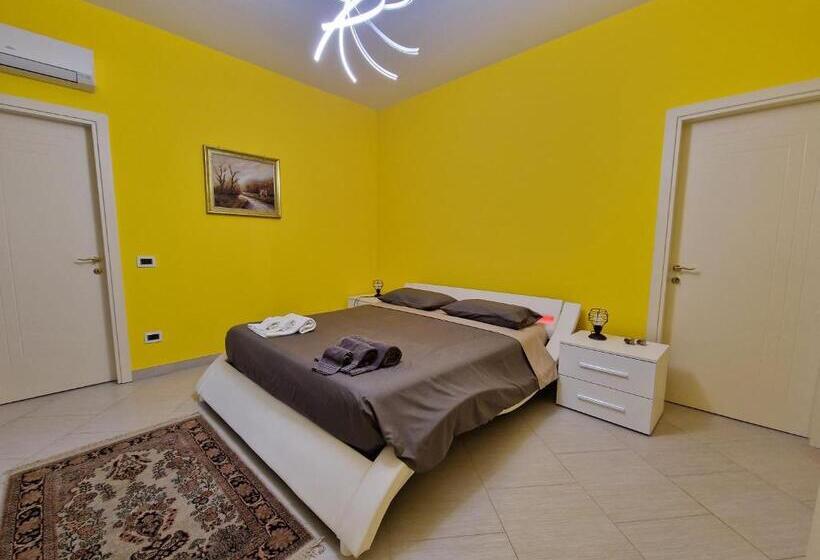 اتاق لوکس, Largo San Biagio