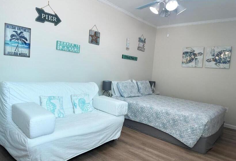 标准间, Private Suite With Private Gym&patio, Minutes To Beaches, Up To 4 Guests