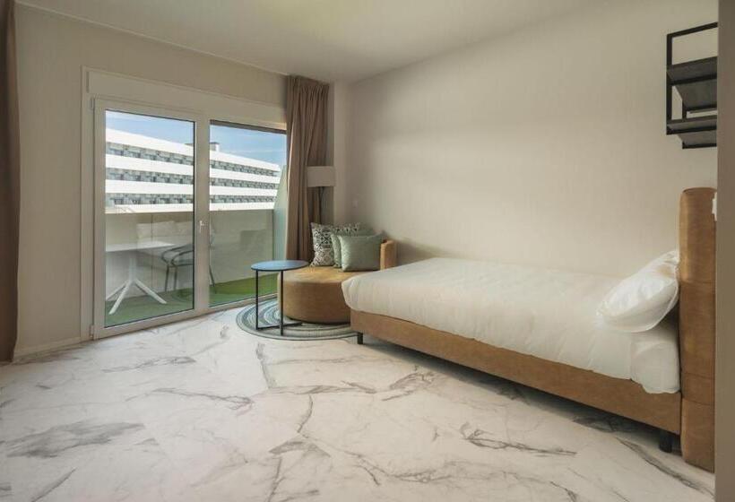 Студия Стандарт, Student Experience Madrid Pozuelo   Luxury Hostel