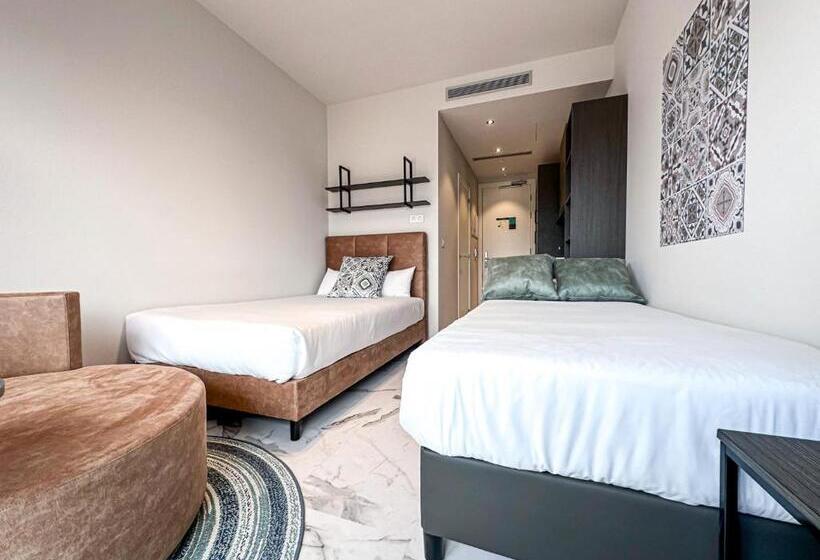Номер Стандарт, Student Experience Madrid Pozuelo   Luxury Hostel