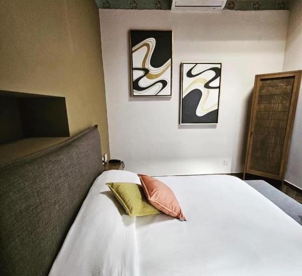 Quarto Estandar, úrsula Concept