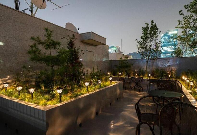 آپارتمان 2 خوابه, Dawn House