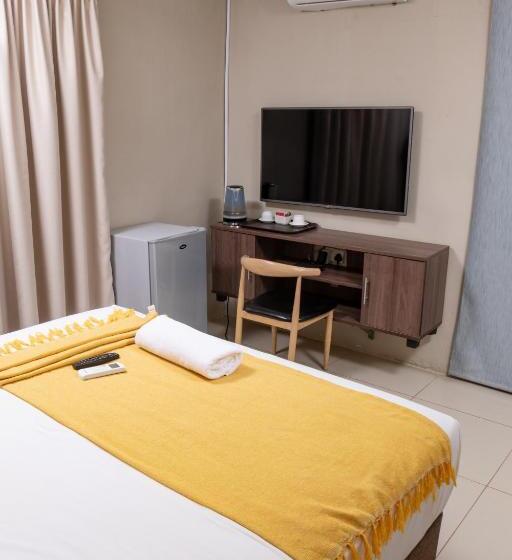 اتاق لوکس با بالکن, Milele Lodge