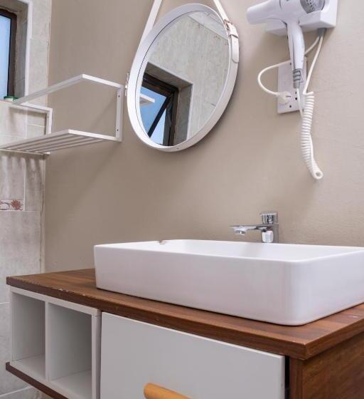اتاق استاندارد با تخت بزرگ, Milele Lodge