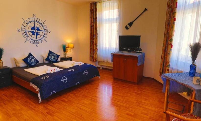 Quarto Triplo Basic, Ryde & Hyde Budget