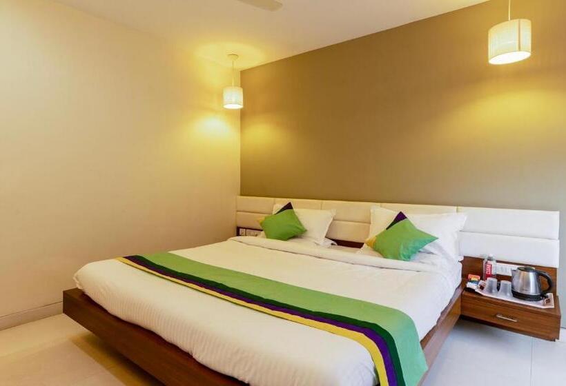 Номер Deluxe, Treebo Midvalley Residence