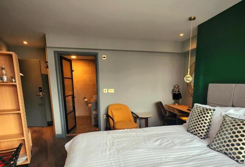 Люкс Deluxe Кровать Кинг, Pinnacle Suites