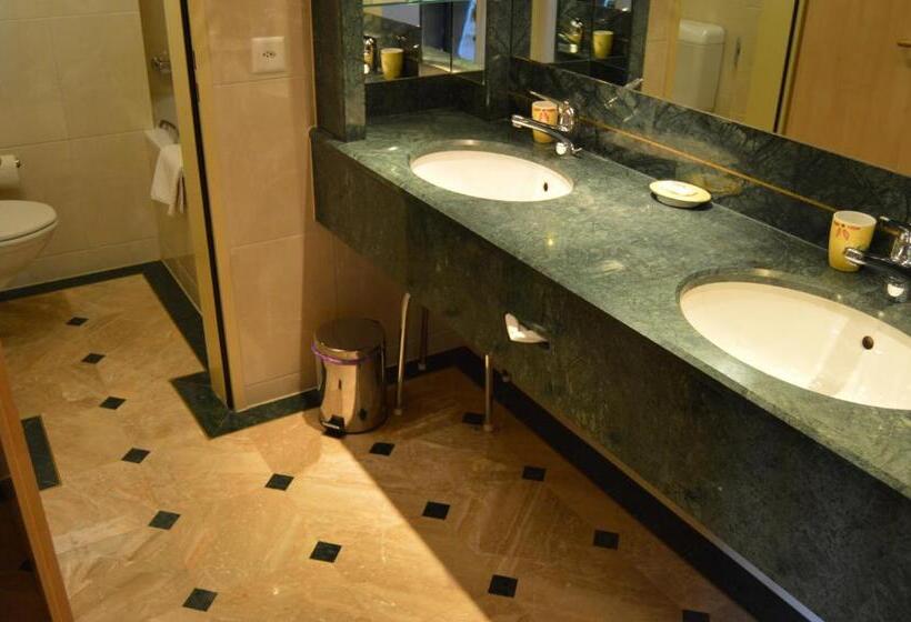 Quarto Quádruplo Standard, Hillsite Smart Hotel Flims