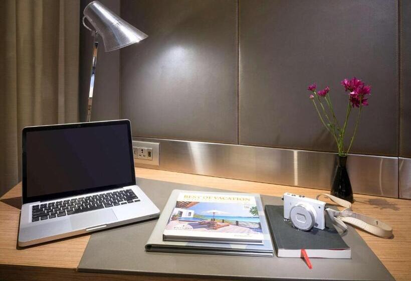 Quarto Deluxe, Novotel Bangkok Sukhumvit 4