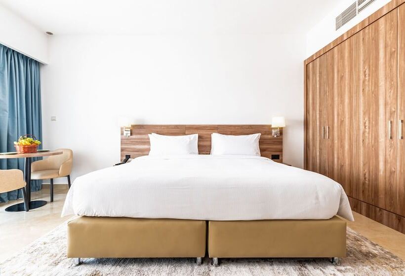 带大床的标准工作室, Pyramisa Hotel Apartments