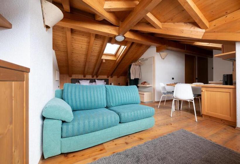 استودیوی لوکس, Chalet Vedig