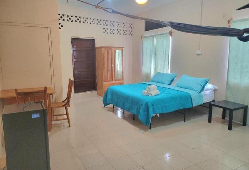 سوییت, Arnold's Guest House