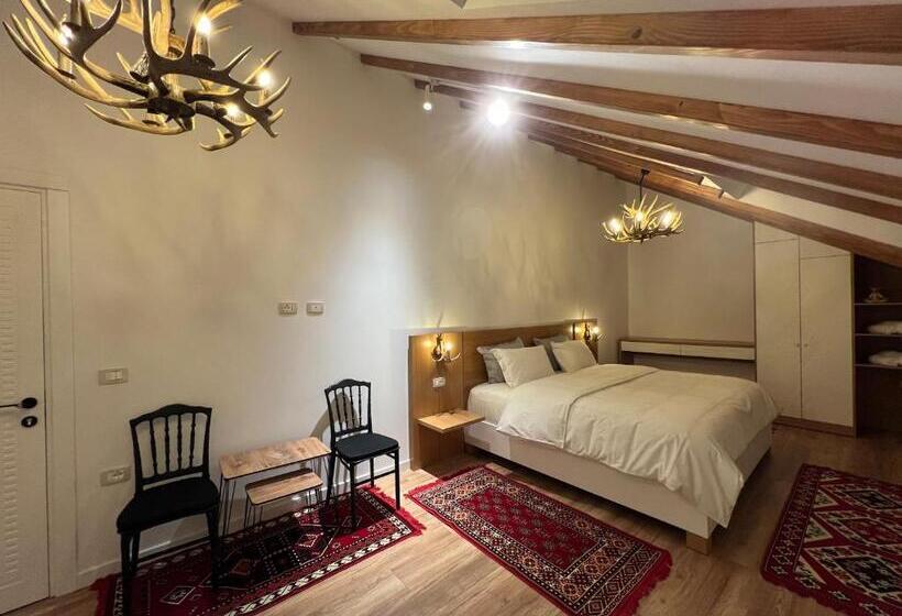 스위트 킹사이즈 침대, Chestnut Hill