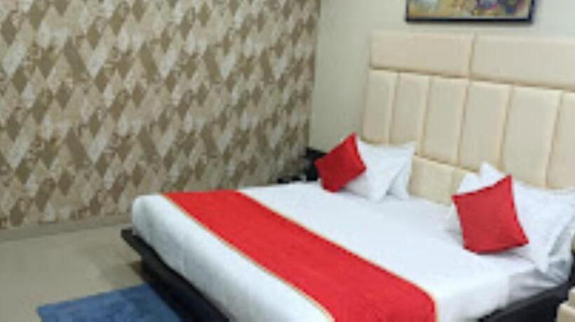 Номер Deluxe, Devraj Palace,maheshwar