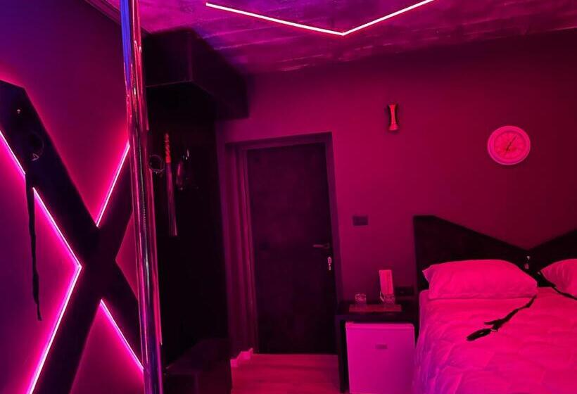 스위트, Love Hotel Tirana