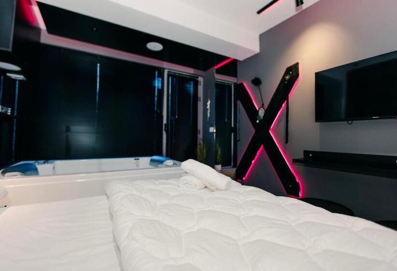 스위트, Love Hotel Tirana