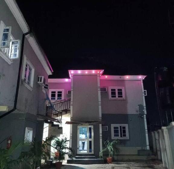 اتاق استاندارد, Benington Hotel And Suites