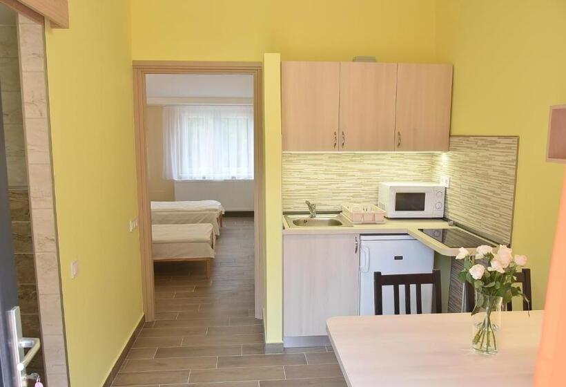 اتاق استاندارد چهار تخته, Szentesi Sport  és üdülőközpont