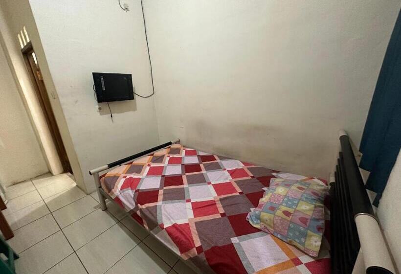 اتاق استاندارد, Oyo 93379 S12