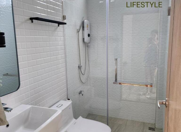 Номер Стандарт, Self House